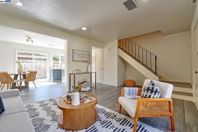 4654 Balboa Way, Fremont CA: https://media.crmls.org/mediaz/050f3b3b-529e-4bdf-8273-864f67e1240f.jpg