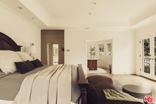 223 24th Street, Santa Monica CA: https://media.crmls.org/mediaz/050f4a39-d6f8-4d84-8c09-b00bbd42435d.jpg