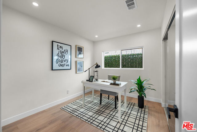 3260 Sagamore Way, Los Angeles CA: https://media.crmls.org/mediaz/050f7058-4766-4c83-b2d2-0a04d1dd5cd6.jpg