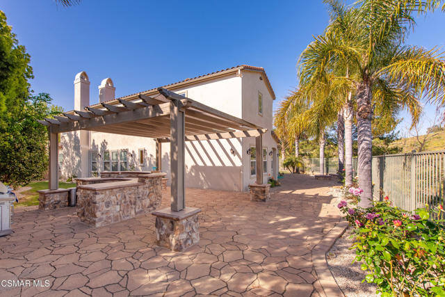 13290 Red Bird Court, Moorpark CA: https://media.crmls.org/mediaz/050f79ec-7799-40ed-83fb-1be6fea7aadf.jpg