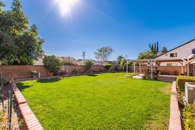 MLS 4962 Beech Ct Simi Valley i backyard