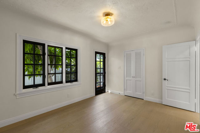 8607 Clifton Way, Beverly Hills CA: https://media.crmls.org/mediaz/050fdbce-06f4-4747-bb77-109750791772.jpg