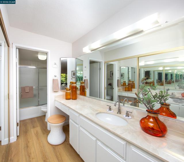 600 Terra California Dr, Walnut Creek CA: https://media.crmls.org/mediaz/050fe2ba-b77d-4ca1-a6f0-57cf19332ebf.jpg