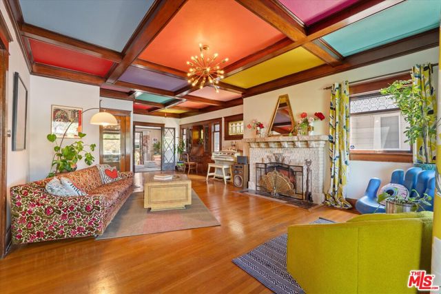 1654 5th Avenue, Los Angeles CA: https://media.crmls.org/mediaz/0510375a-1b51-4550-8b05-fc9c313c9c04.jpg