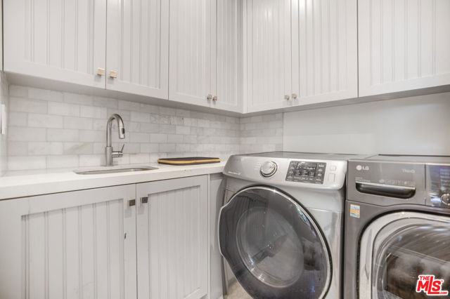 439 S Spalding Dr, Beverly Hills CA: https://media.crmls.org/mediaz/05103805-0efc-4641-9232-d3b8f272b201.jpg