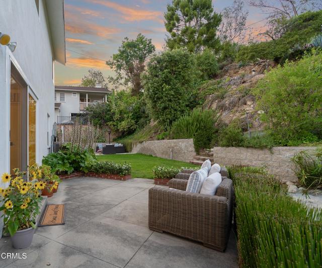 519 Paulette Place, La Canada Flintridge CA: https://media.crmls.org/mediaz/05108b4f-a836-423d-ba4b-acde6bd53608.jpg