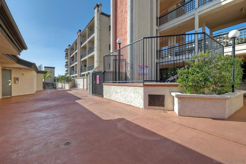 MLS #250043570SD image #24