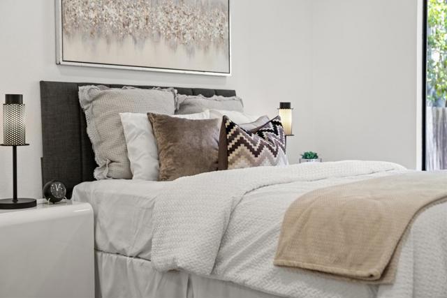 522 Thain Way, Palo Alto CA: https://media.crmls.org/mediaz/0510b634-4f93-427e-9ccb-76f66fb33d5c.jpg