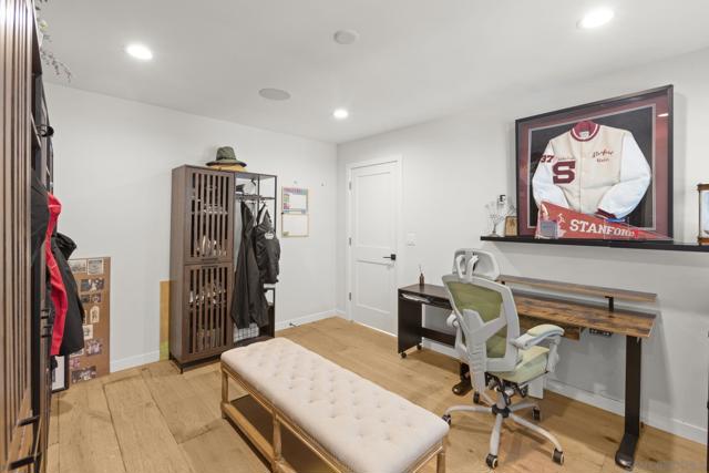 Image 19 of 75 For 418 Parkwood Ln