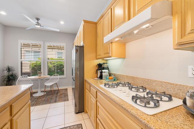 37 Shoreline Drive, Rancho Mirage CA: https://media.crmls.org/mediaz/05120dc8-7192-4707-b569-4cef01ec5620.jpg