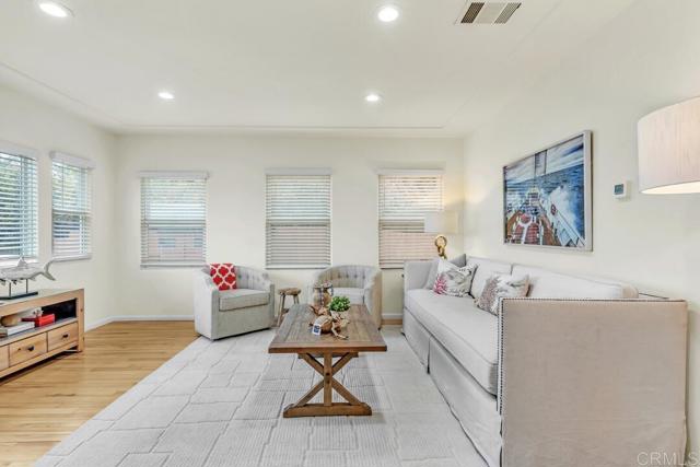 4725 Saratoga Avenue, San Diego CA: https://media.crmls.org/mediaz/05128c3f-cfe5-48d2-bf6b-55d4aadd7484.jpg