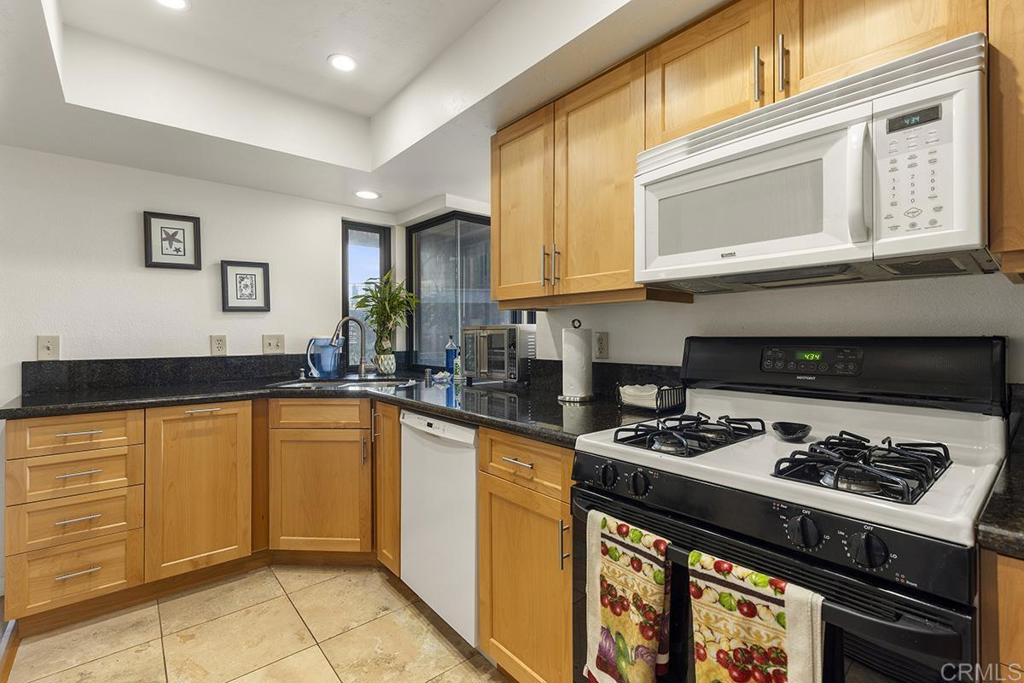 4009 Layang Layang Circle - photo 10