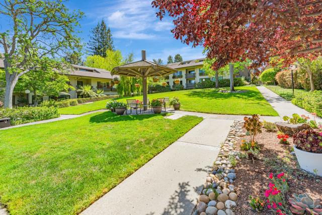 2140 Santa Cruz Avenue, Menlo Park CA: https://media.crmls.org/mediaz/0513f510-a5c0-4d04-8cbb-b9bd5856b01b.jpg
