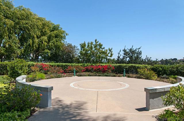 6013 Oakgate Row, La Jolla CA: https://media.crmls.org/mediaz/05146315-48aa-4033-a9de-22ef581760d6.jpg