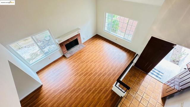 3593 Morningside Dr, Richmond CA: https://media.crmls.org/mediaz/05153628-397b-4ea7-97d5-a127831f0b37.jpg