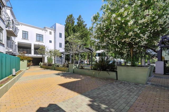 10745 N De Anza Boulevard, Cupertino CA: https://media.crmls.org/mediaz/05153ff0-782a-473d-8a57-311aaab19134.jpg