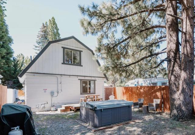 1027 W Country Club Blvd, Big Bear CA: https://media.crmls.org/mediaz/0515568a-108e-453f-b4b3-132e35b85129.jpg