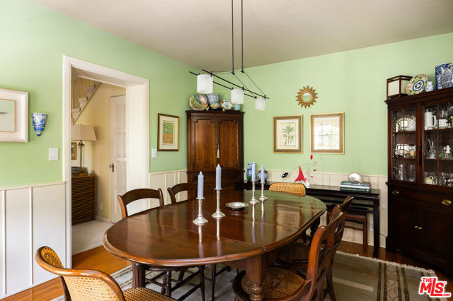 1612 Sunset Plaza Drive, Los Angeles CA: https://media.crmls.org/mediaz/05158f17-ef61-4278-87d1-3e715bc789a9.jpg