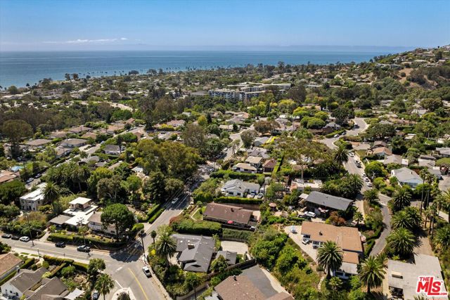 540 Miramonte Drive, Santa Barbara CA: https://media.crmls.org/mediaz/0515dc9c-b74e-4f0a-9339-7c6dc3a8c0f8.jpg