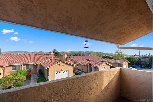 31909 Del Cielo Este, Bonsall CA: https://media.crmls.org/mediaz/0515fe9a-de62-4667-a738-02f665fc2564.jpg