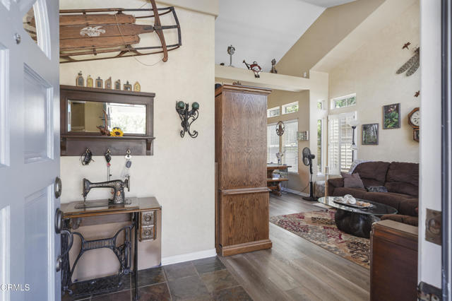 Detail Gallery Image 3 of 38 For 1028 Meadowlark Dr, Fillmore,  CA 93015 - 3 Beds | 2/1 Baths