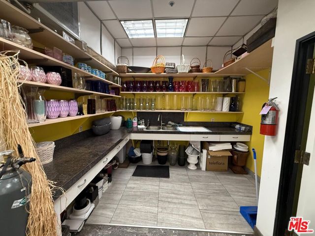 515 S Olive Street, Los Angeles CA: https://media.crmls.org/mediaz/05177aa2-48f4-4928-a6de-94fa79273a97.jpg