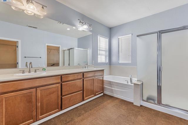 799 Ellerbrook St, Mountain House CA: https://media.crmls.org/mediaz/05180863-2f07-481a-b939-70bb3b50b1b2.jpg