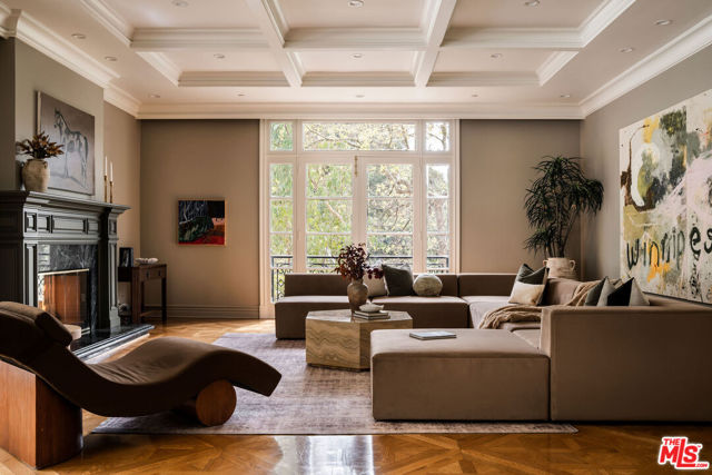 10509 Vestone Way, Los Angeles CA: https://media.crmls.org/mediaz/0518872b-37ec-44a1-8de1-f37b776c4d71.jpg