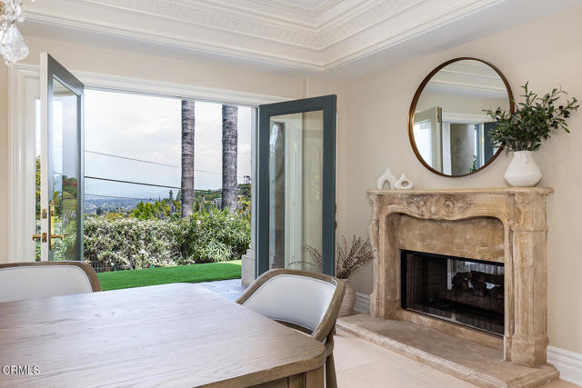 Detail Gallery Image 12 of 46 For 15450 Briarwood Dr, Sherman Oaks,  CA 91403 - 4 Beds | 4/1 Baths