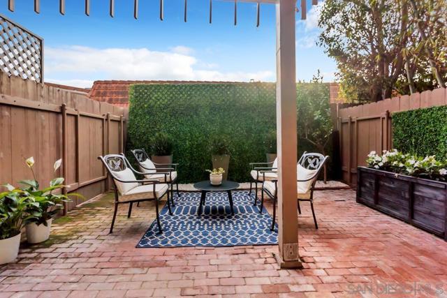 2600 Torrey Pines Rd, La Jolla CA: https://media.crmls.org/mediaz/0519623f-ca75-49d5-bee3-a2eb12d38197.jpg