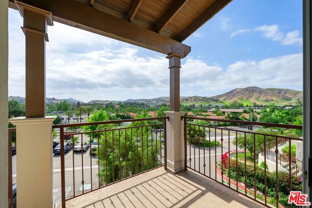 4394 Paxton Place, Calabasas CA: https://media.crmls.org/mediaz/0519ef91-763a-47d4-bc37-fef5a77e856c.jpg