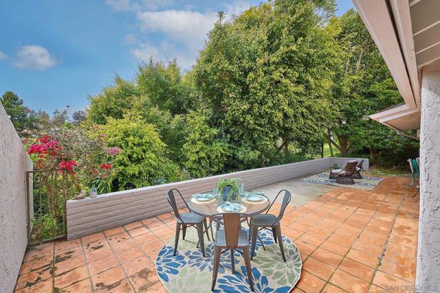 2162 Caminito Circulo Sur, La Jolla CA: https://media.crmls.org/mediaz/051a14cd-3f9d-48ae-9964-00edddc014e7.jpg