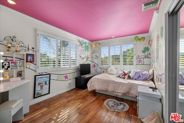 2973 Hutton Drive, Beverly Hills CA: https://media.crmls.org/mediaz/051a1b59-4d31-4042-9866-23d23acd5026.jpg