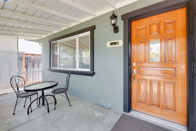 2515 Crystal Dr, Santa Clara CA: https://media.crmls.org/mediaz/051a3e5e-b0b2-4071-828c-56af9c945a3b.jpg