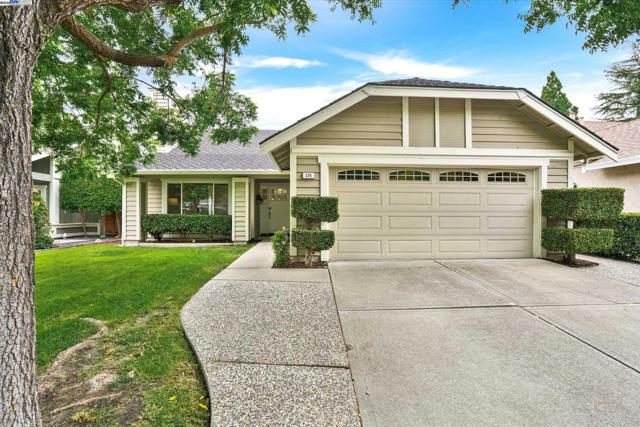 326 Fontaine Dr, Danville CA: https://media.crmls.org/mediaz/051a5858-65a0-4bff-827c-72839507c3a1.jpg