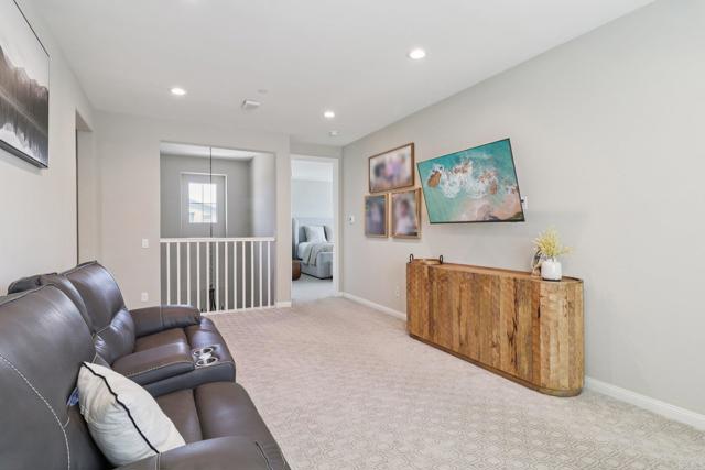 1112 Camino Prado, Chula Vista CA: https://media.crmls.org/mediaz/051ab29a-2864-4c57-96bd-1925fa58d6b7.jpg