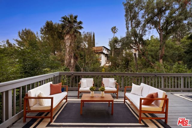980 Oneonta Drive, Los Angeles CA: https://media.crmls.org/mediaz/051ab546-97c7-4733-bcc2-bca8accbebe0.jpg