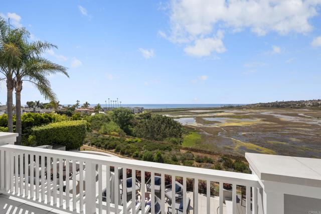 210 Gibson Pt, Solana Beach CA: https://media.crmls.org/mediaz/051ab9c9-0ac5-4faf-a5a6-dc9c43725df6.jpg