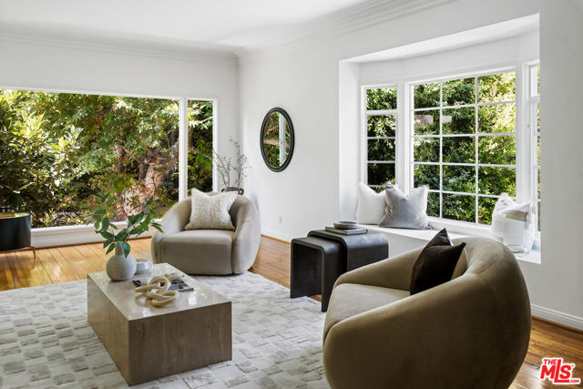 5700 Spring Oak Drive, Los Angeles CA: https://media.crmls.org/mediaz/051ac4c4-2467-4ca1-a0fe-cd84d6c23108.jpg