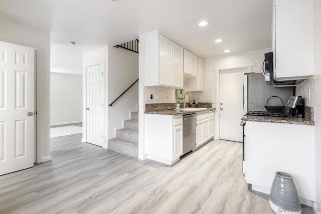 1415 17 Flag Ln, El Cajon CA: https://media.crmls.org/mediaz/051ad7a2-f262-420f-806a-898b2bb79359.jpg