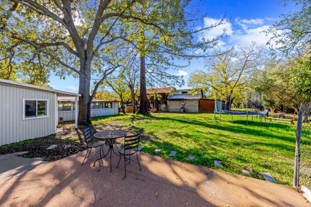 10395 Santa Teresa Boulevard, Gilroy CA: https://media.crmls.org/mediaz/051af736-d3bd-4e7d-ad55-68f2ed0471a6.jpg