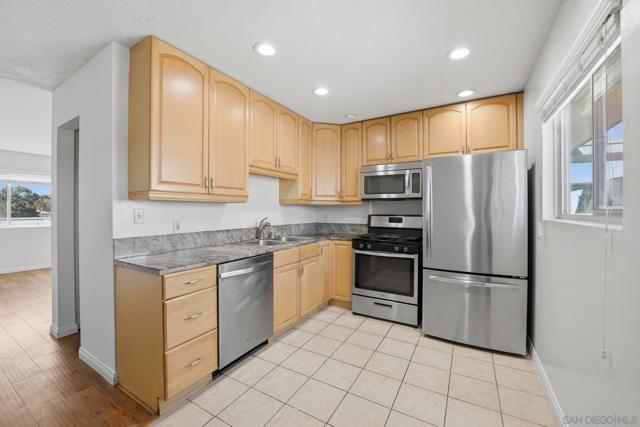 Image 4 of 23 For 4875 Cole St  69