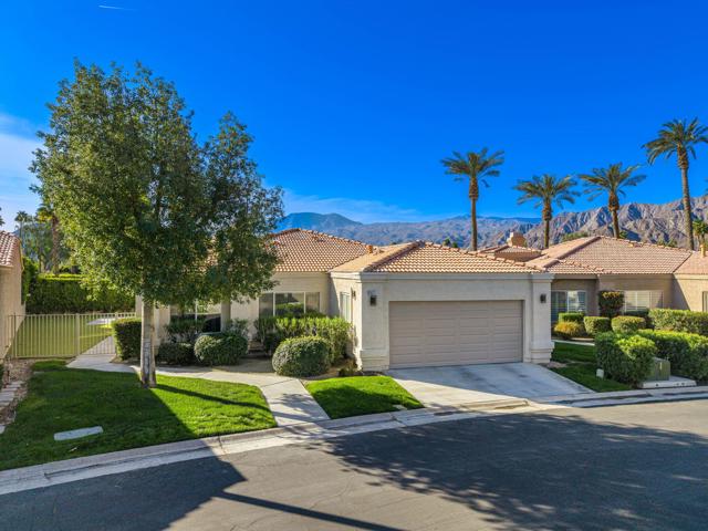48211 Vista De Nopal, La Quinta CA: https://media.crmls.org/mediaz/051bef4d-9a7e-4139-a69e-70b32a372a06.jpg