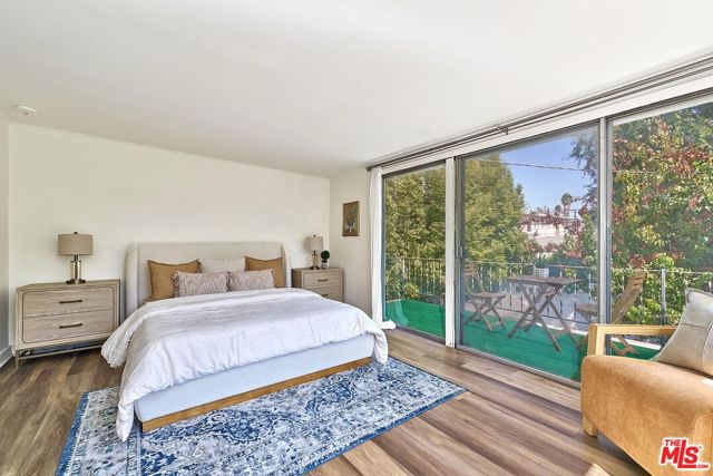 728 S Windsor Boulevard, Los Angeles CA: https://media.crmls.org/mediaz/051c6186-4cf5-4b67-9438-11b699e0badb.jpg