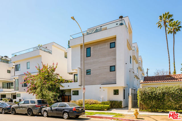 741 N Gramercy Place, Los Angeles CA: https://media.crmls.org/mediaz/051c9a75-9544-450c-8a05-e754475c4d80.jpg