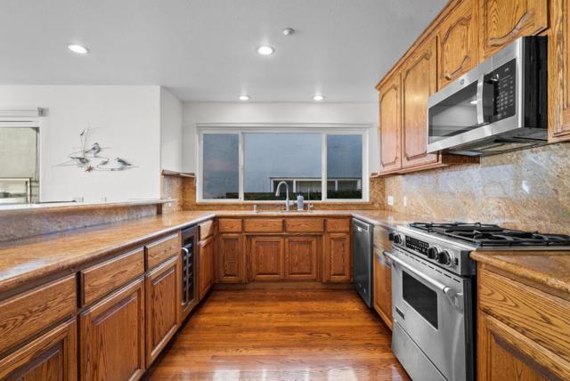 1148 E Cliff Drive, Santa Cruz CA: https://media.crmls.org/mediaz/051cec5c-bda3-4058-8d79-73133c11cb54.jpg