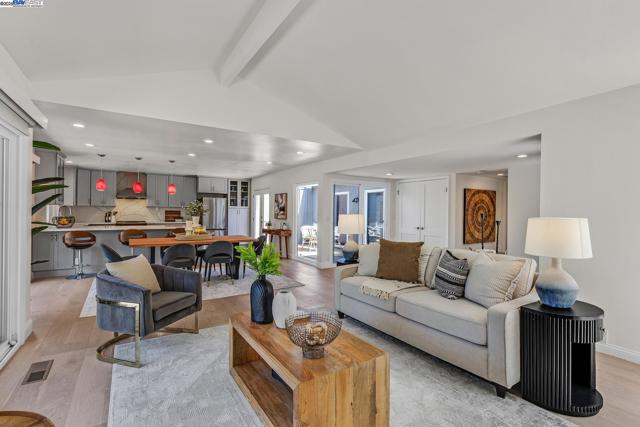 551 Cambrian Way, Danville CA: https://media.crmls.org/mediaz/051d7a20-4241-43e5-9362-e2533c8c1799.jpg