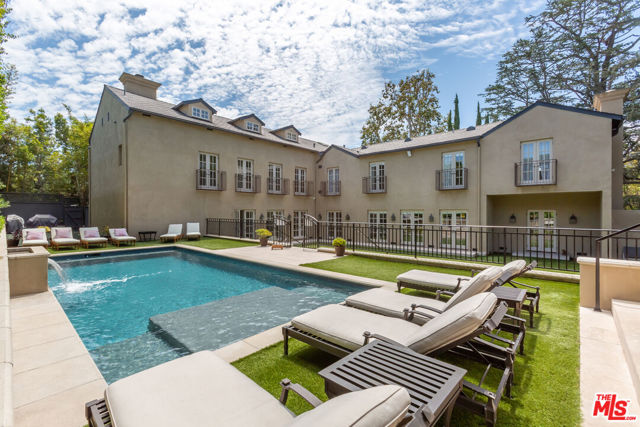 400 S Hudson Avenue, Los Angeles CA: https://media.crmls.org/mediaz/051e3933-b824-4ba0-bdbe-31e1b865c066.jpg