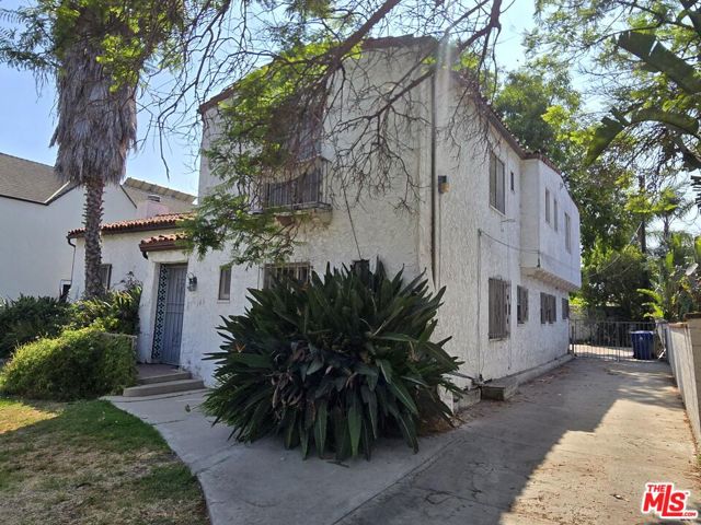143 S Highland Avenue, Los Angeles CA: https://media.crmls.org/mediaz/051f2682-ebad-4278-91d5-755256755ed9.jpg
