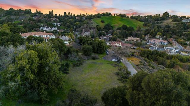 28120 Laura Court, Los Altos Hills CA: https://media.crmls.org/mediaz/051f4e1e-673b-4649-8857-59edc71cd765.jpg